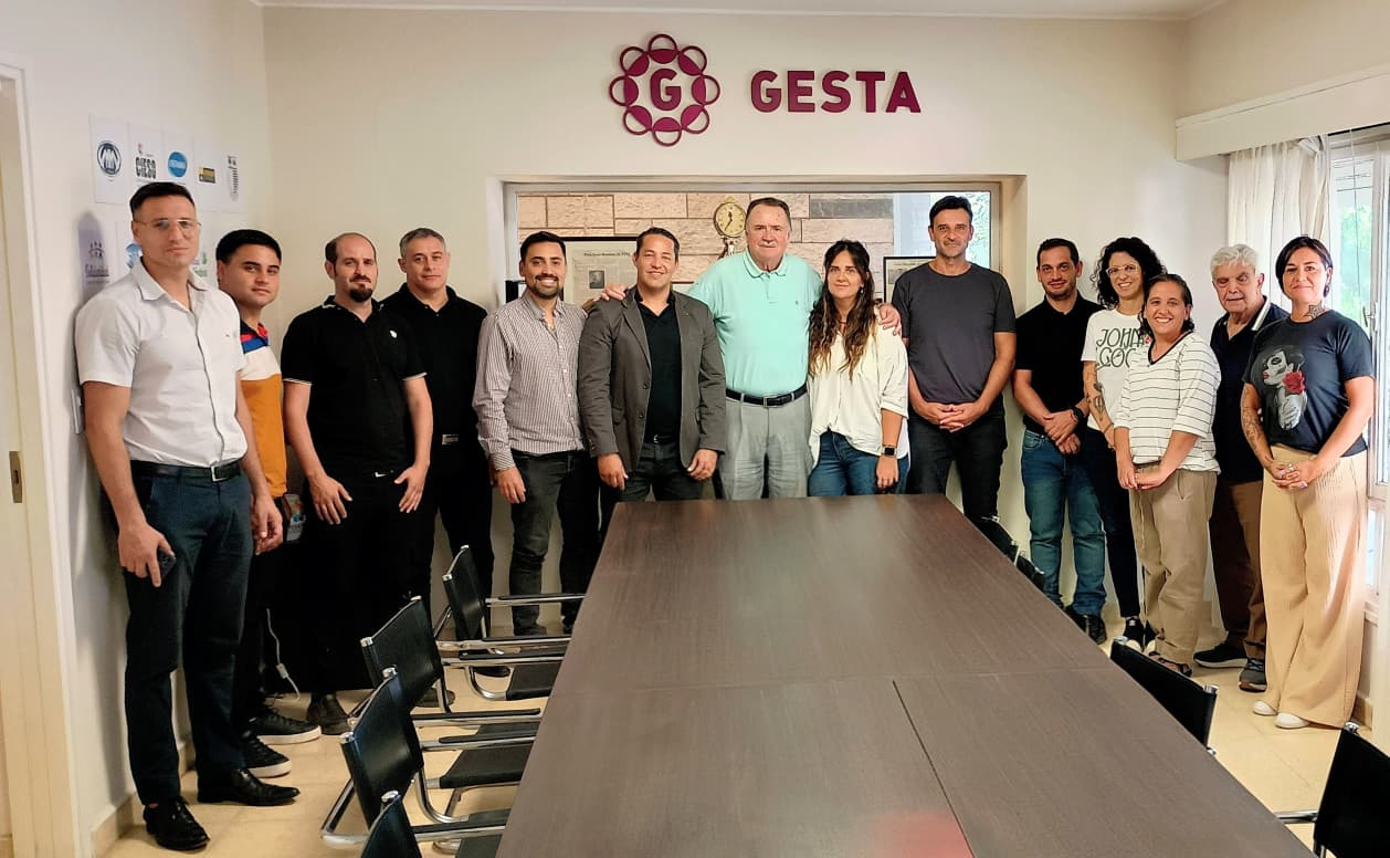 Bomberos trabajando en equipo